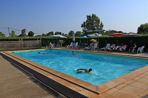 piscine location vacances Lot cardaillac